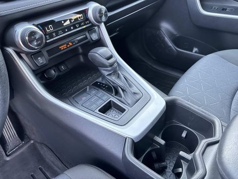 Used 2022 Toyota RAV4 XLE AWD/4WD image 30