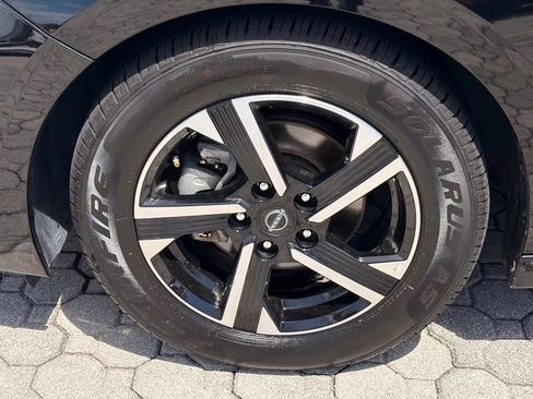Used 2024 Nissan Sentra SV FWD image 17
