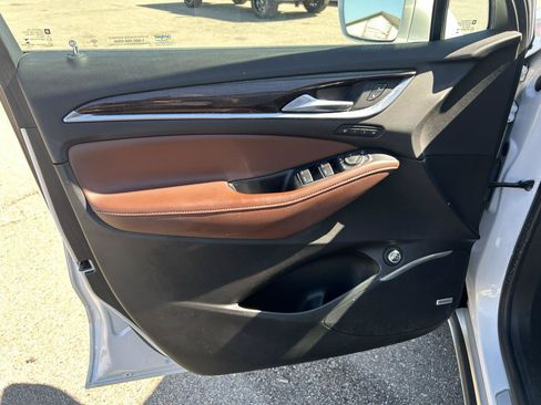 Used 2018 Buick Enclave Avenir w/ Avenir Technology Package AWD/4WD image 15