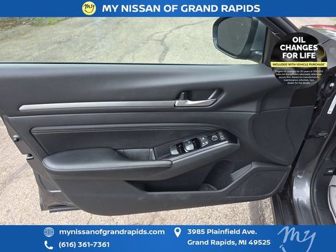 Used 2023 Nissan Altima 2.5 SV w/ SV Premium Package AWD/4WD image 11