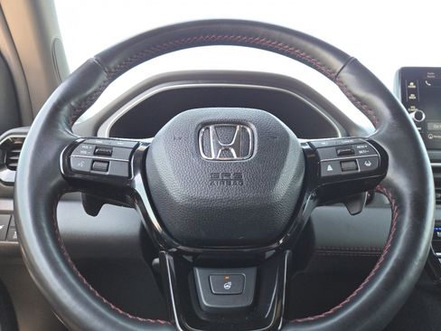 Used 2025 Honda Pilot Black Edition image 27