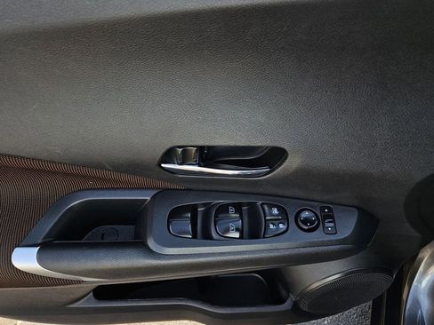 Used 2023 Nissan Kicks SR image 17