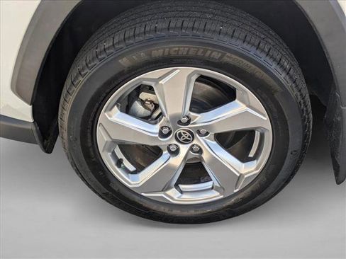 Used 2021 Toyota RAV4 XLE Premium image 21