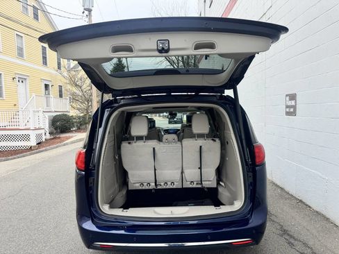 Used 2018 Chrysler Pacifica Limited w/ Advanced Safetytec Group image 30