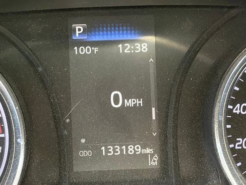 Used 2020 Toyota Camry LE FWD image 13