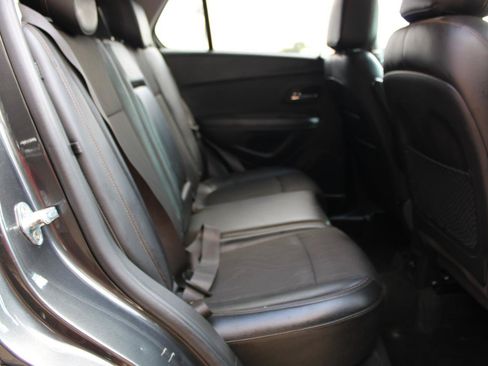 Used 2018 Chevrolet Trax LT w/ LT Convenience Package AWD/4WD image 45