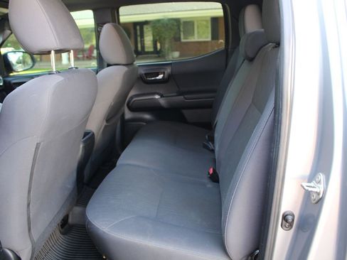 Used 2017 Toyota Tacoma TRD Off-Road image 13