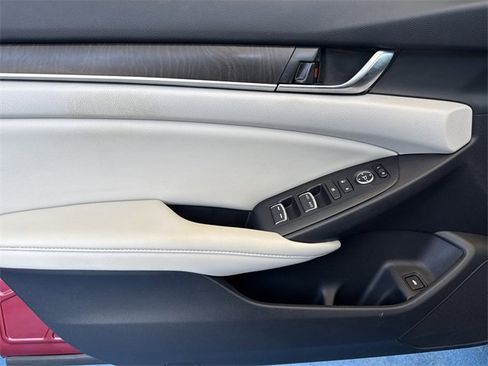 Used 2020 Honda Accord EX image 18