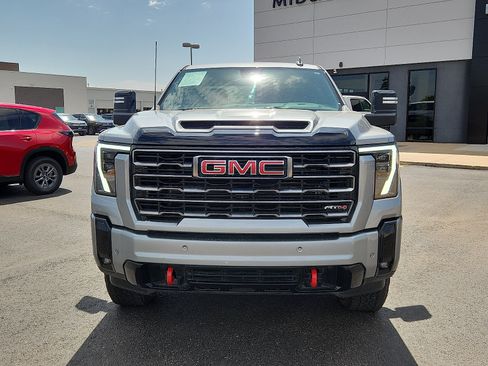 Used 2025 GMC Sierra 2500 AT4 AWD/4WD image 2