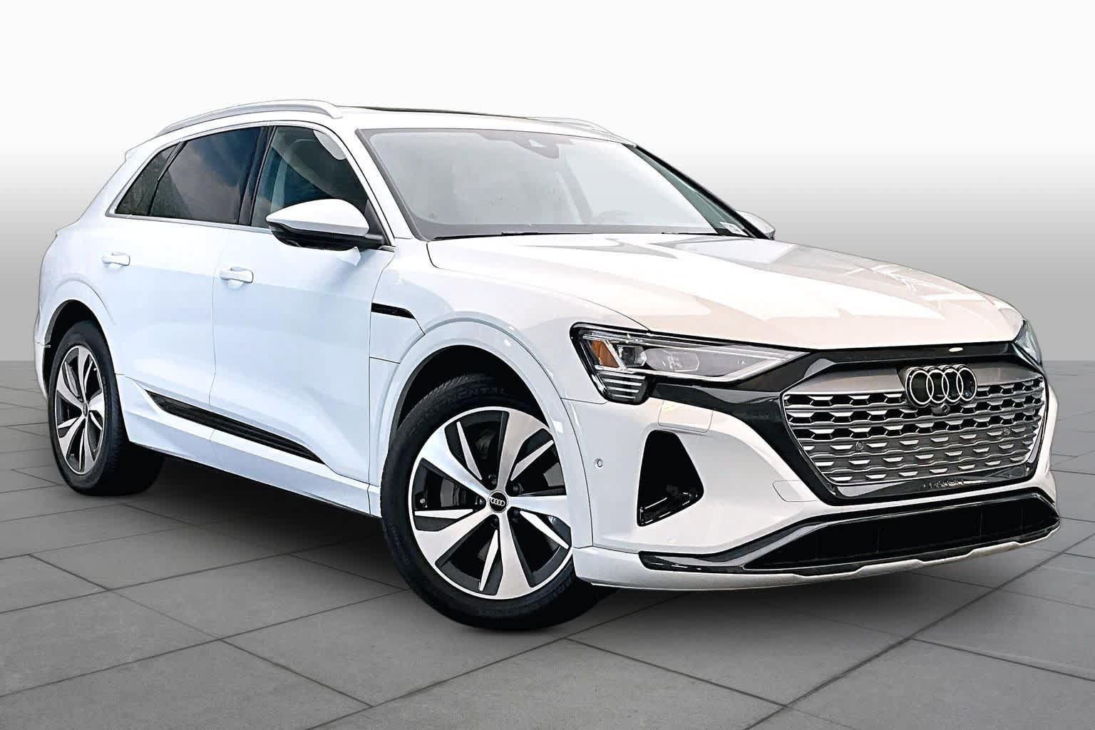 Used 2024 Audi Q8 e-tron Premium Plus w/ Premium Plus Package AWD/4WD image 2