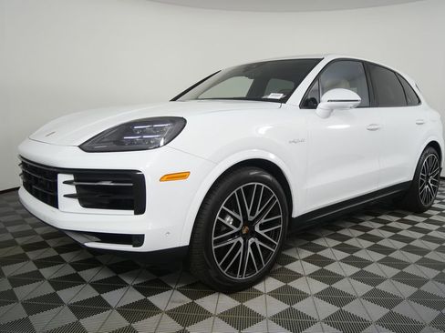 Used 2026 Porsche Cayenne E-Hybrid image 7