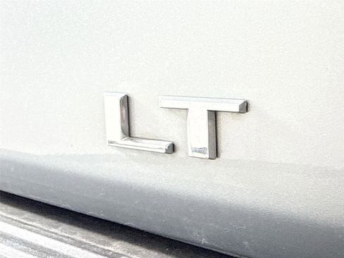 Used 2025 Chevrolet Tahoe LT AWD/4WD image 31