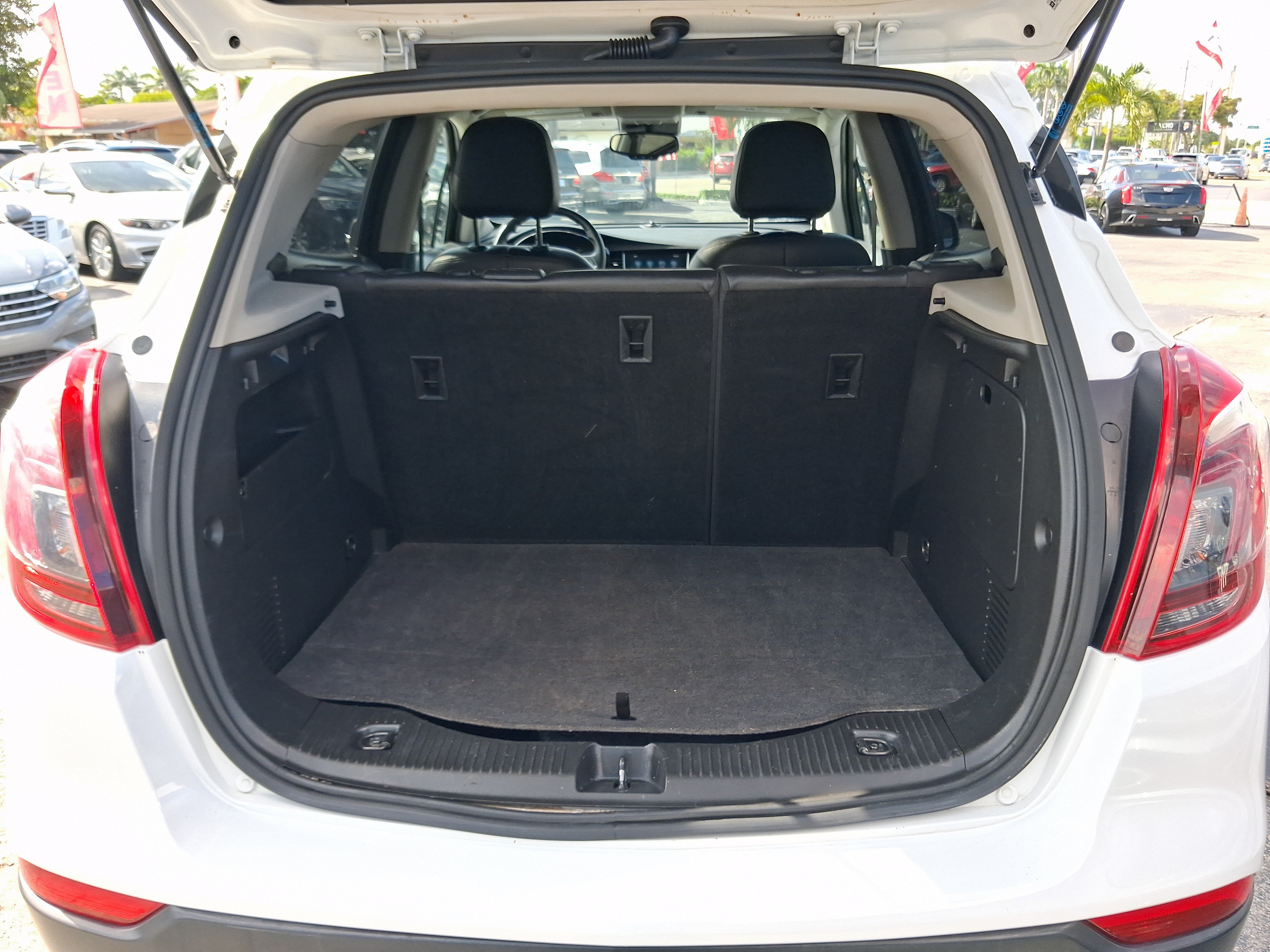 Used 2018 Buick Encore Essence FWD image 33