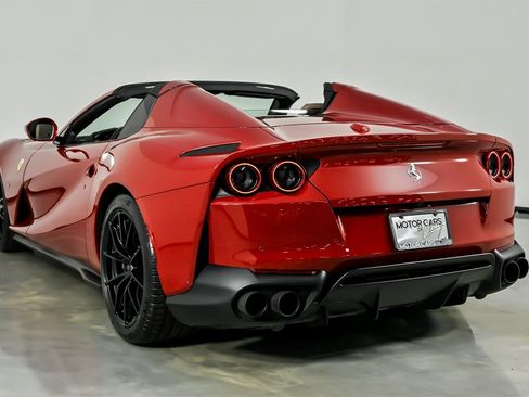 Used 2021 Ferrari 812 GTS image 10
