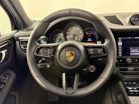 Certified 2026 Porsche Macan AWD/4WD image 11