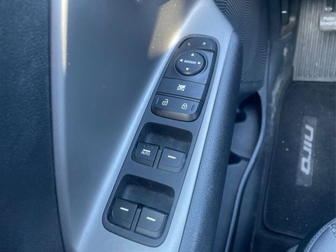 Used 2019 Kia Niro LX FWD image 31