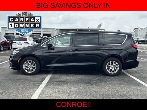 Used 2024 Chrysler Pacifica Touring-L FWD image 8