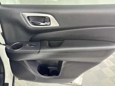 Used 2020 Nissan Pathfinder S AWD/4WD image 26