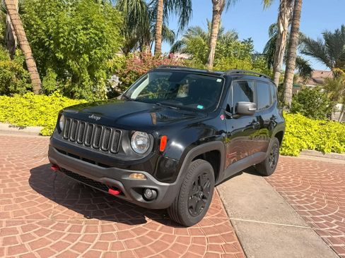 Used 2018 Jeep Renegade Trailhawk w/ Popular Equipment Group AWD/4WD image 24