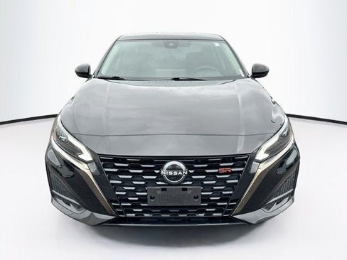 Used 2023 Nissan Altima 2.5 SR w/ SR Premium Package AWD/4WD image 2