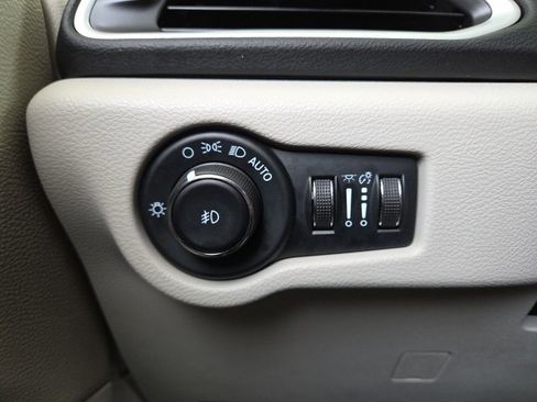 Used 2022 Chrysler Pacifica Touring-L image 47