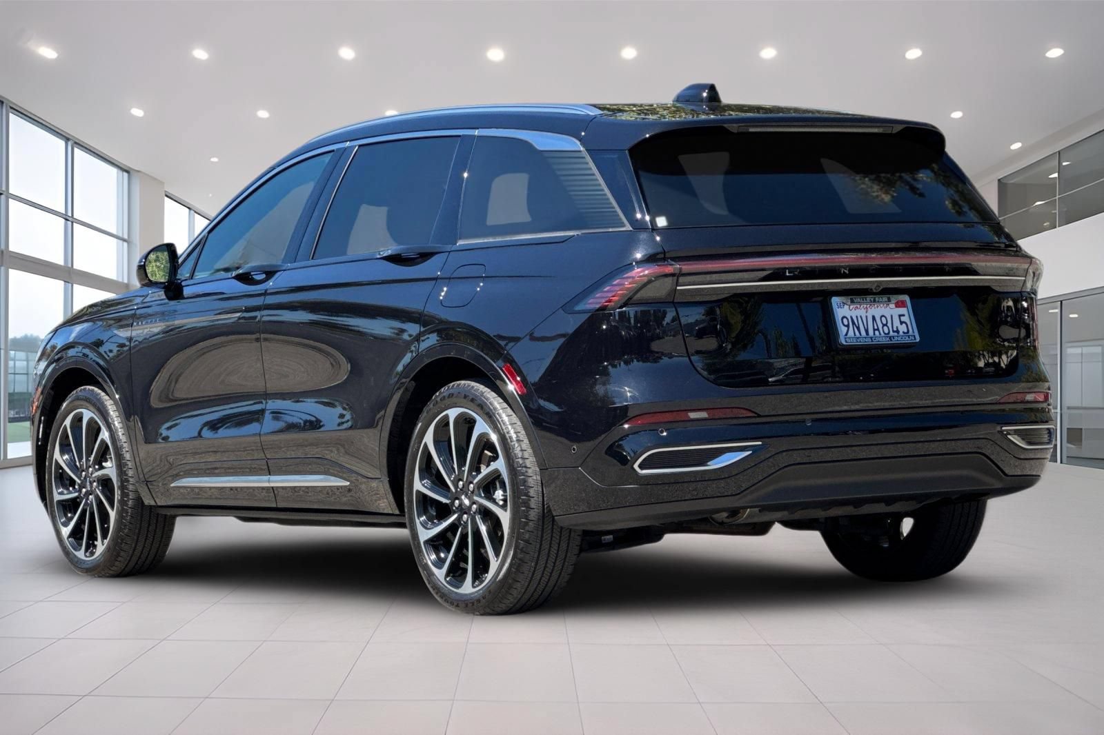 Used 2024 Lincoln Nautilus Black Label AWD/4WD image 6