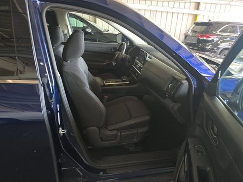 Used 2025 Nissan Pathfinder SV AWD/4WD image 6