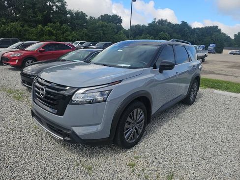 Used 2023 Nissan Pathfinder SL w/ SL Premium Package AWD/4WD image 5