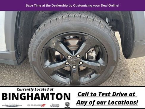 Used 2023 Jeep Grand Cherokee L Limited w/ Black Appearance Package image 34