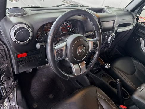 Used 2017 Jeep Wrangler Unlimited Rubicon AWD/4WD image 18
