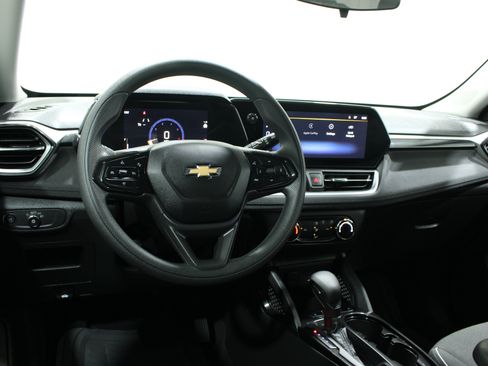 Used 2024 Chevrolet TrailBlazer LS w/ LS Confidence Package FWD image 2