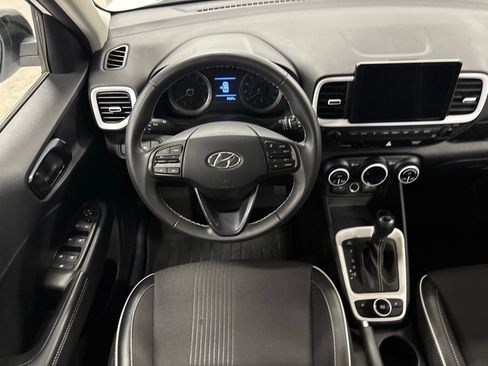 Used 2022 Hyundai Venue Limited FWD image 12