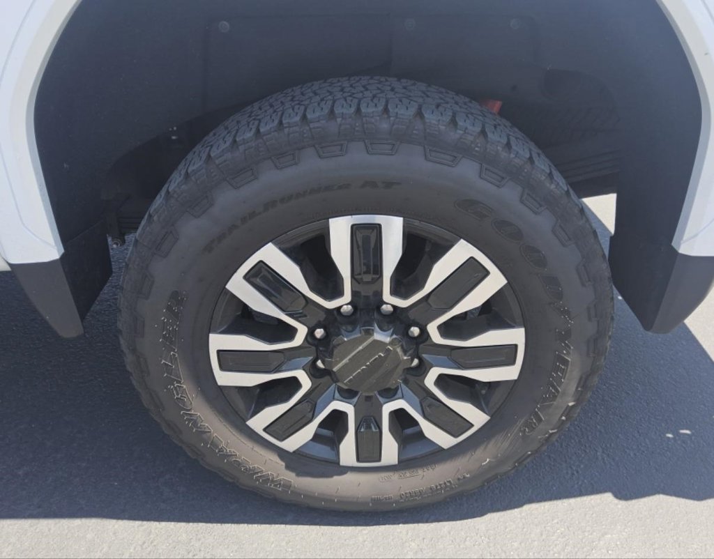 Used 2024 GMC Sierra 2500 Denali Ultimate AWD/4WD image 9