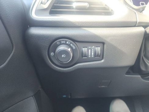 New 2026 Chrysler Pacifica Select w/ S Appearance Package image 15