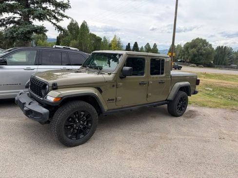 Used 2025 Jeep Gladiator Sport AWD/4WD image 1
