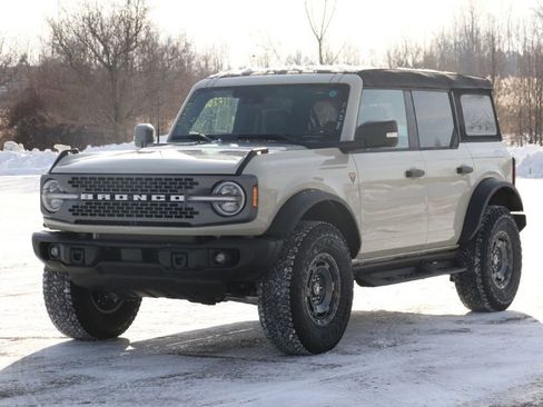 New 2025 Ford Bronco Badlands image 4
