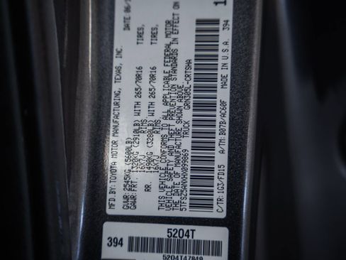 Used 2017 Toyota Tacoma TRD Off-Road image 40