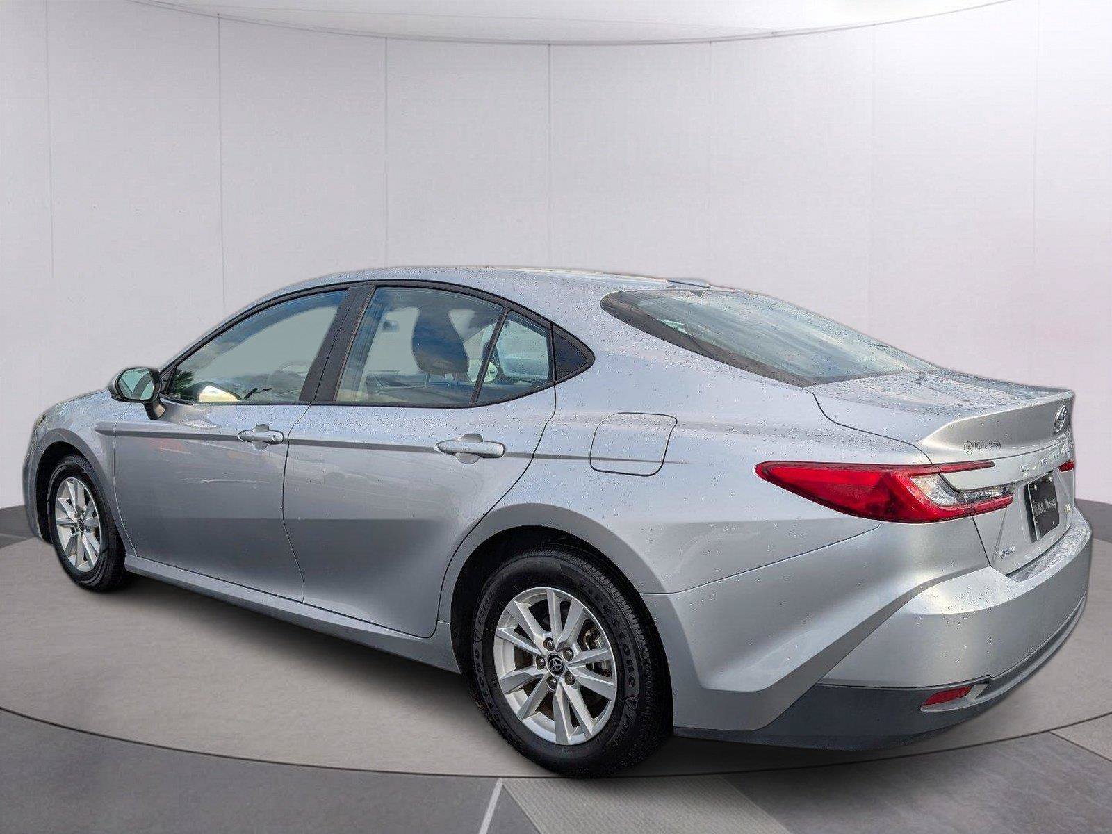 Used 2025 Toyota Camry LE FWD image 5
