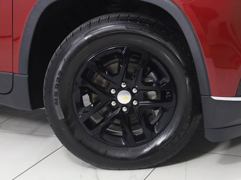 Used 2020 Chevrolet Traverse LT image 13