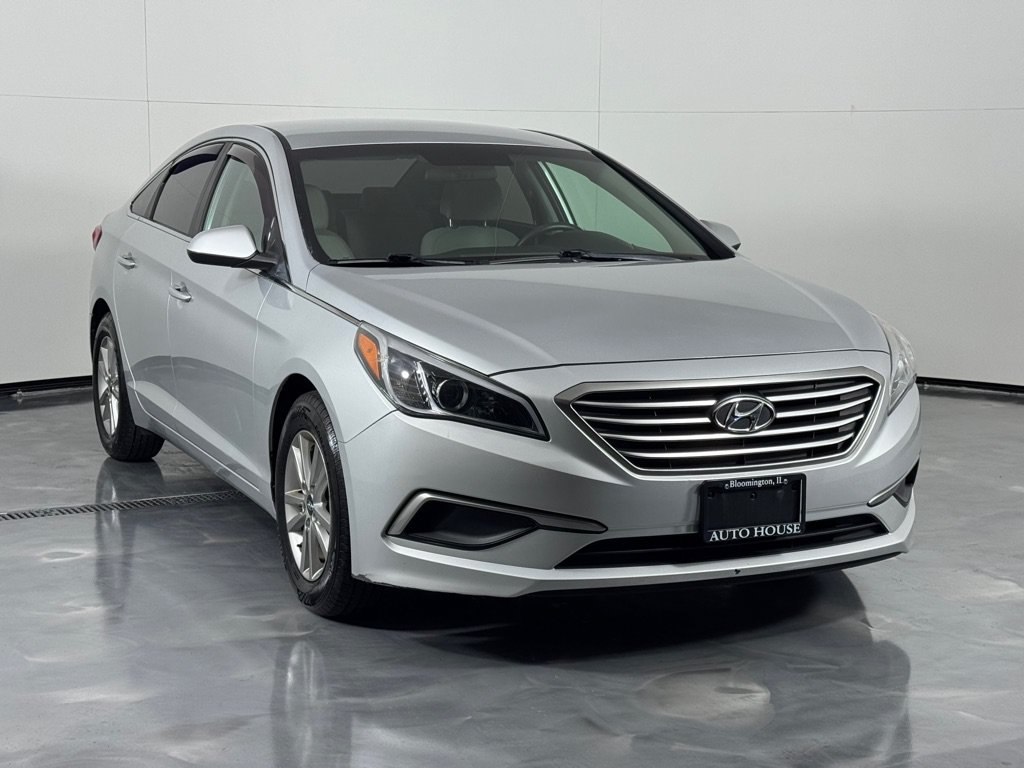 Used 2017 Hyundai Sonata SE FWD image 2