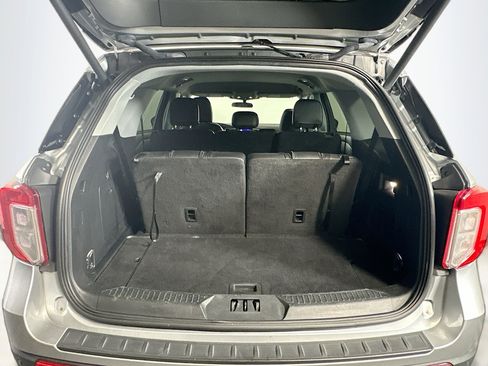 Used 2024 Ford Explorer XLT w/ Equipment Group 202A image 31