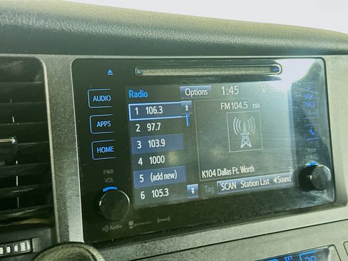 Used 2017 Toyota Sienna LE FWD image 21