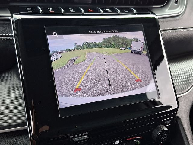 Used 2023 Jeep Grand Cherokee Laredo RWD image 18