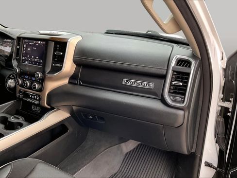 Used 2022 RAM 1500 Laramie AWD/4WD image 16
