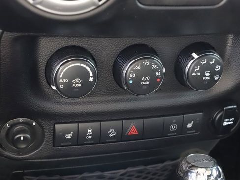 Used 2017 Jeep Wrangler Unlimited Rubicon image 25