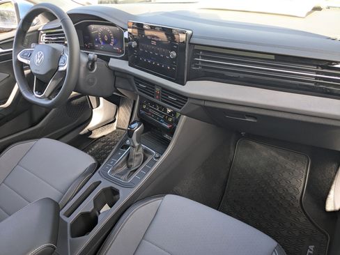 New 2026 Volkswagen Jetta SE FWD image 9