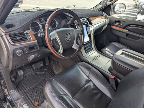 Used 2013 Cadillac Escalade Luxury AWD/4WD image 23