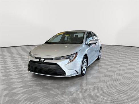 Used 2023 Toyota Corolla LE image 5