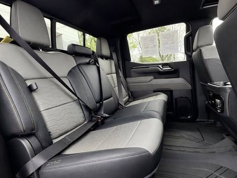 Used 2022 Chevrolet Silverado 1500 ZR2 w/ Technology Package image 13