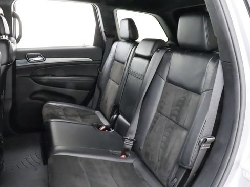 Used 2020 Jeep Grand Cherokee Altitude RWD image 26